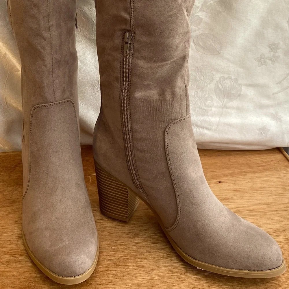 SOFT VEGAN LEATHER HEELED ZIPPER BOOTS - Picture 4 of 16
